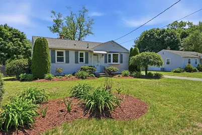 36 Vadnais St, Agawam, MA 01001 - Photo 2