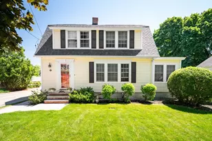 30 Hillside Ave, Amesbury, MA 01913 - Photo 2