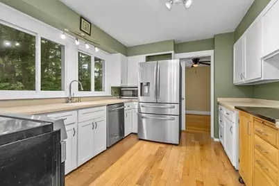 301 Lincoln St, Franklin, MA 02038 - Photo 6