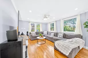 74 Rhinecliff St, Arlington, MA 02476 - Photo 2