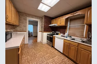 18 Pleasant St, Fitchburg, MA 01420 - Photo 4