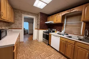 18 Pleasant St, Fitchburg, MA 01420 - Photo 4