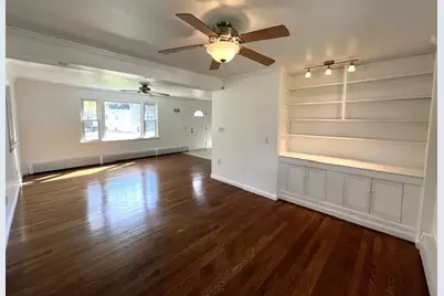 110 Longmeadow Dr, Lowell, MA 01852 - Photo 6