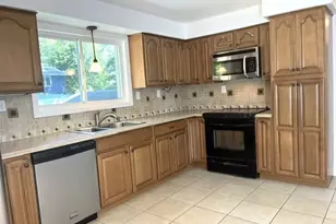 110 Longmeadow Dr, Lowell, MA 01852 - Photo 8