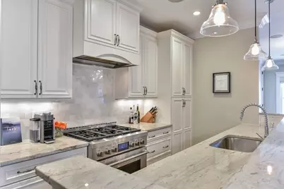 9 M St #2, Boston, MA 02127 - Photo 12