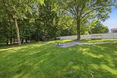 100 Beacon Hill Rd, West Springfield, MA 01089 - Photo 24