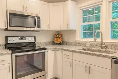 2 Bay Edge Ln, Worcester, MA 01604 - Photo 4