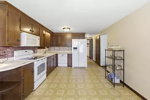 20 Felix St, Chicopee, MA 01020 - Photo 8