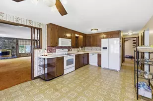 20 Felix St, Chicopee, MA 01020 - Photo 10