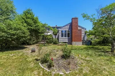 20 Felix St, Chicopee, MA 01020 - Photo 2