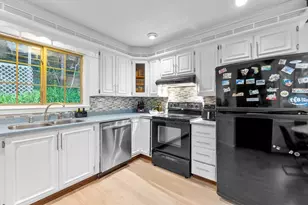 42 Wood St, Woburn, MA 01801 - Photo 12