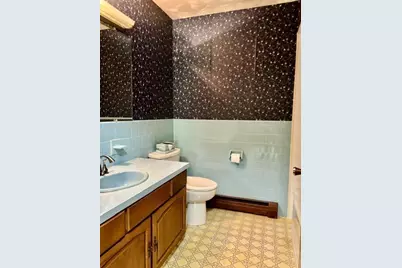 4122 Acushnet Ave, New Bedford, MA 02745 - Photo 16