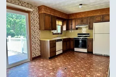 4122 Acushnet Ave, New Bedford, MA 02745 - Photo 12