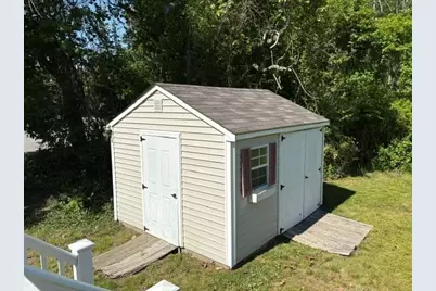4122 Acushnet Ave, New Bedford, MA 02745 - Photo 10