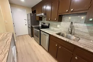 12 Hallmark Gdns, Burlington, MA 01803 - Photo 2