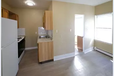 25 Oakland Ave #2F, Everett, MA 02149 - Photo 2