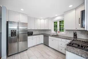 18 Bartlett Ave, Chelmsford, MA 01824 - Photo 4