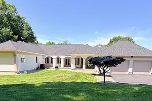 176 Genovevo Dr, Ludlow, MA 01056 - Photo 2
