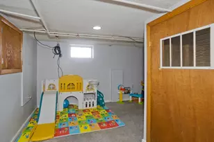 15 Monticello Ave, Springfield, MA 01109 - Photo 32