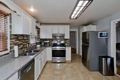 15 Monticello Ave, Springfield, MA 01109 - Photo 24