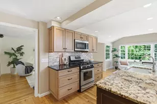 11 Thornton Dr, Burlington, MA 01803 - Photo 6