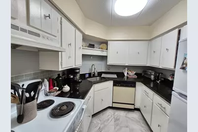 135 Pleasant St #202, Brookline, MA 02446 - Photo 8