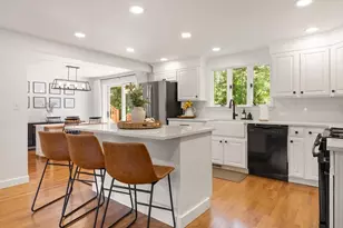 10 Lucille Ave, Westford, MA 01886 - Photo 4