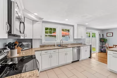 9 Chapman Rd, Wakefield, MA 01880 - Photo 4