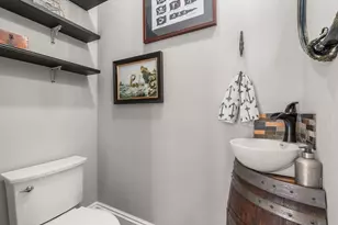 2R Dearborn, Salem, MA 01970 - Photo 16