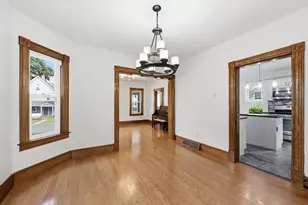70 Sycamore St, Holyoke, MA 01040 - Photo 12