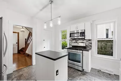 70 Sycamore St, Holyoke, MA 01040 - Photo 18