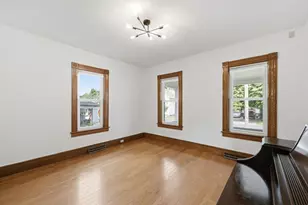 70 Sycamore St, Holyoke, MA 01040 - Photo 8
