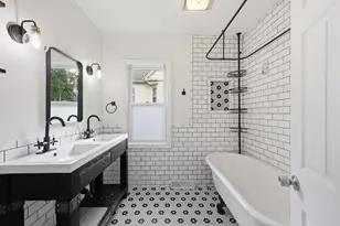 70 Sycamore St, Holyoke, MA 01040 - Photo 30