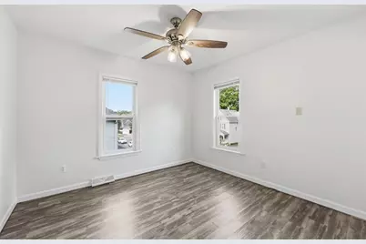 70 Sycamore St, Holyoke, MA 01040 - Photo 26
