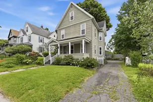 70 Sycamore St, Holyoke, MA 01040 - Photo 2