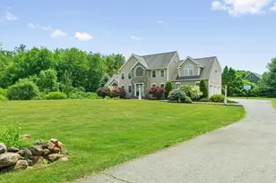 307 Chestnut St, Hudson, MA 01749 - Photo 2