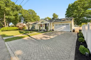 6 Suntaug St, Lynnfield, MA 01940 - Photo 2