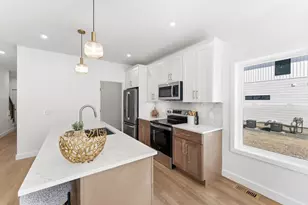 142 Fisher St, Attleboro, MA 02703 - Photo 8