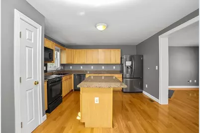 81 Beecher Pl #81, Newton, MA 02459 - Photo 8