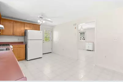 20 Hillcrest Ave, Dracut, MA 01826 - Photo 8