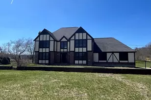 1077 North St, Walpole, MA 02081 - Photo 2