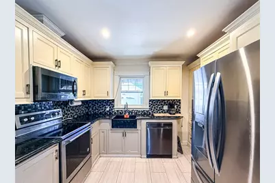42 Winthrop St, Framingham, MA 01702 - Photo 4