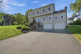 4 Tracy Ann Dr, Grafton, MA 01536 - Photo 2