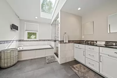 73 Hawthorne St, Boston, MA 02131 - Photo 16