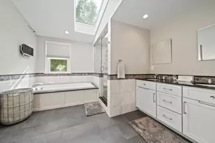 73 Hawthorne St, Boston, MA 02131 - Photo 16