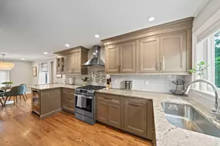 73 Hawthorne St, Boston, MA 02131 - Photo 2