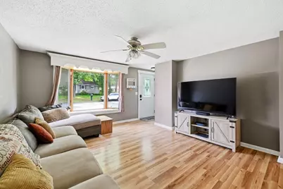 346 Newhouse St, Springfield, MA 01118 - Photo 8
