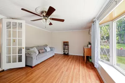 346 Newhouse St, Springfield, MA 01118 - Photo 10