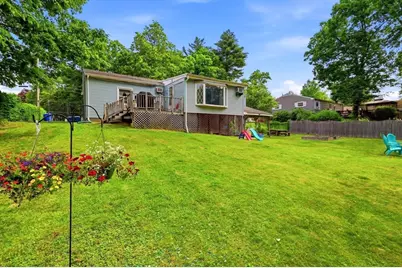 346 Newhouse St, Springfield, MA 01118 - Photo 24