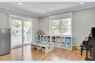 7 Perham St, Bedford, MA 01730 - Photo 10